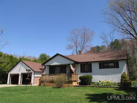 6708 M, Escanaba, MI 49829 photo 1