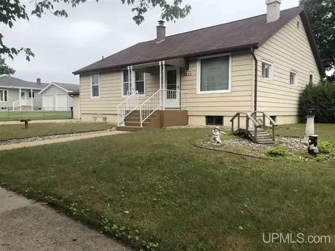1700 S 10th, Escanaba, MI 49829 photo 1
