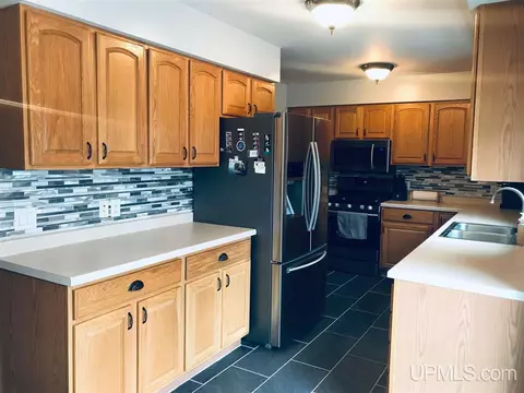1079 Highland, Ishpeming, MI 49849 photo 3