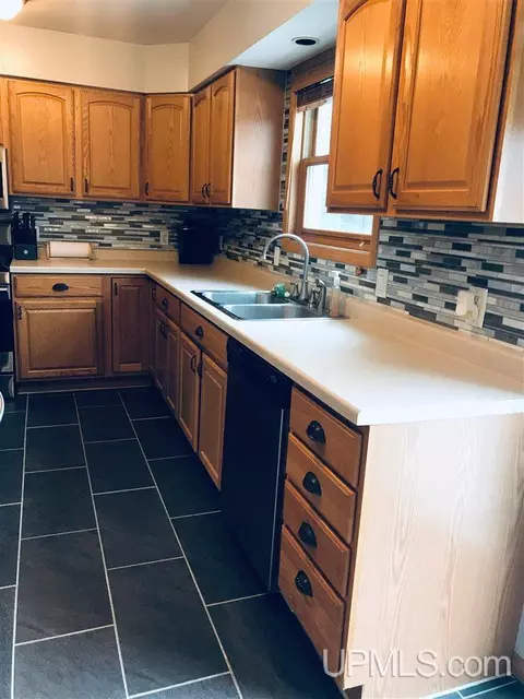 1079 Highland, Ishpeming, MI 49849 photo 4