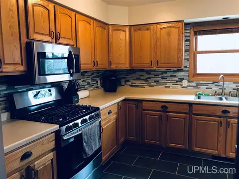 1079 Highland, Ishpeming, MI 49849 photo 6