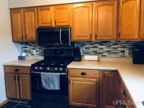 1079 Highland, Ishpeming, MI 49849 photo 5