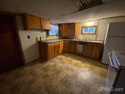 207 Stone, Ishpeming, MI 49849 photo 4