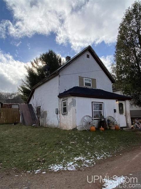 207 Stone, Ishpeming, MI 49849 photo 2