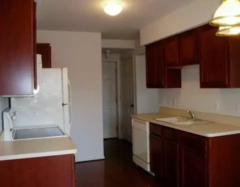 113 Commons Cir, Saline, MI 48176 photo 3