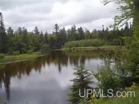 19043 Collins, L'anse, MI 49946 photo 2