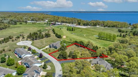 Tbd Clubhouse, Gladstone, MI 49837