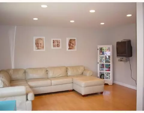 245 N N Maple, Saline, MI 48176 photo 3