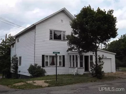 108 W W Rdg, Ishpeming, MI 49849 photo 1
