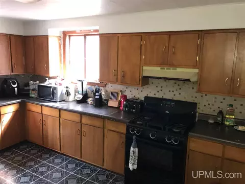 116 Oak, Ishpeming, MI 49849 photo 2