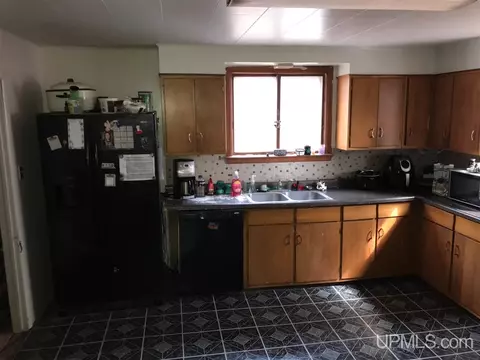 116 Oak, Ishpeming, MI 49849 photo 3