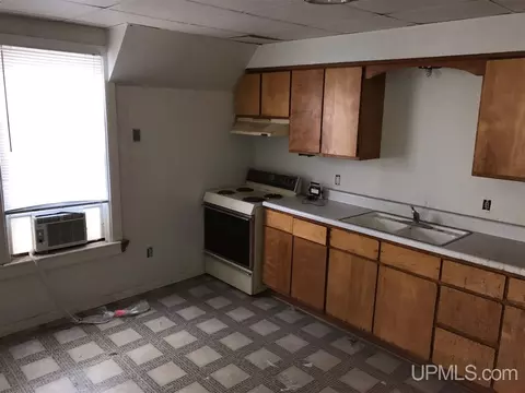 116 Oak, Ishpeming, MI 49849 photo 11
