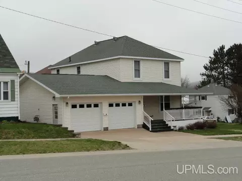 402 Lynn, Munising, MI 49862 photo 1
