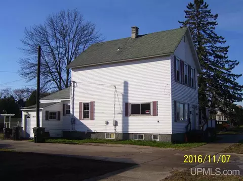 1213 3rd Ave N, Escanaba, MI 49829 photo 3