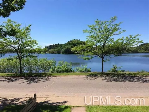 408 Oak, Ishpeming, MI 49849 photo 2