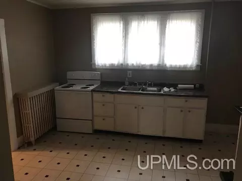 408 Oak, Ishpeming, MI 49849 photo 5