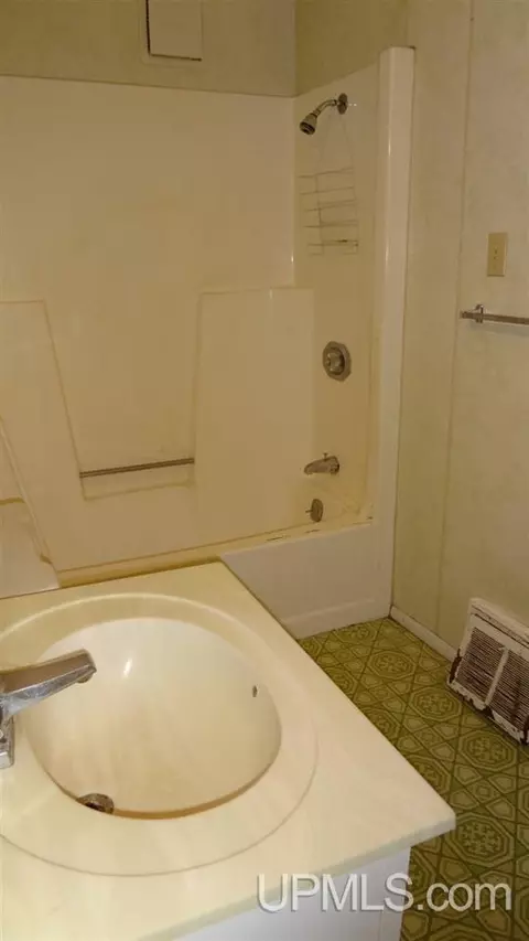 512 E Rdg, Ishpeming, MI 49849 photo 16