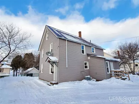 708 Bank, Ishpeming, MI 49849 photo 4