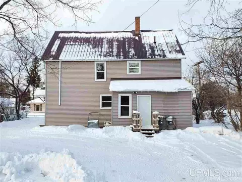 708 Bank, Ishpeming, MI 49849 photo 2