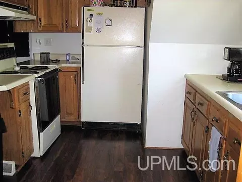 1112 S 3rd, Escanaba, MI 49829 photo 2