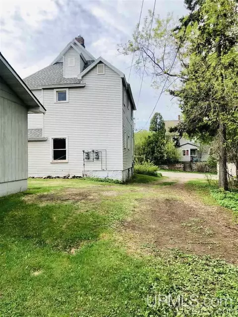 713 Bank, Ishpeming, MI 49849 photo 3
