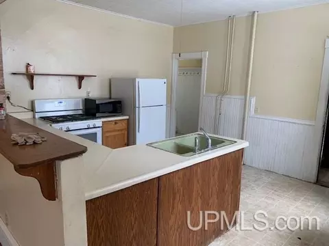 742 N First, Ishpeming, MI 49849 photo 4