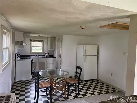 112 110 Clfs, Gladstone, MI 49837 photo 13