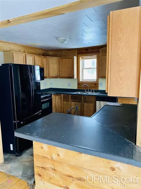 860 870 Patriot, Ishpeming, MI 49849 photo 3