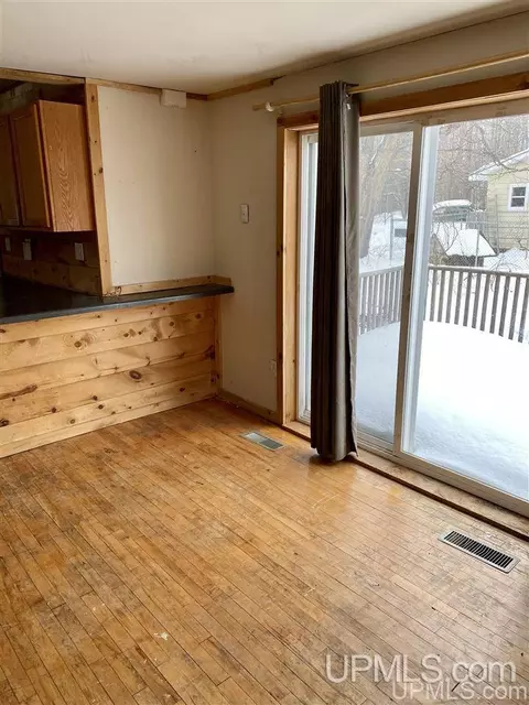 860 870 Patriot, Ishpeming, MI 49849 photo 2