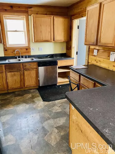 860 870 Patriot, Ishpeming, MI 49849 photo 4