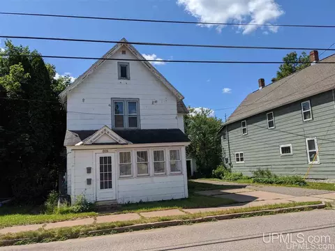 818 E North, Ishpeming, MI 49849 photo 1