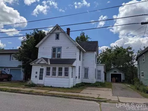 818 E North, Ishpeming, MI 49849 photo 2