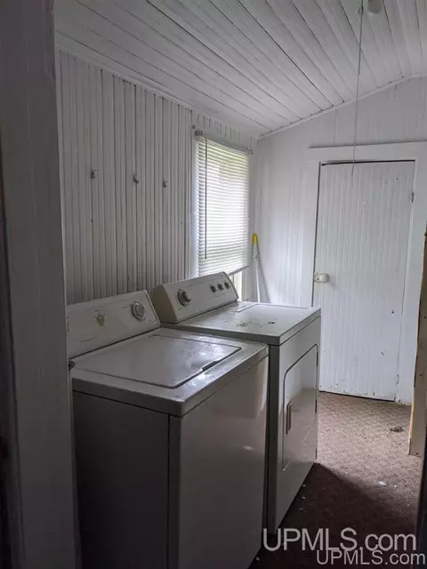 818 E North, Ishpeming, MI 49849 photo 11