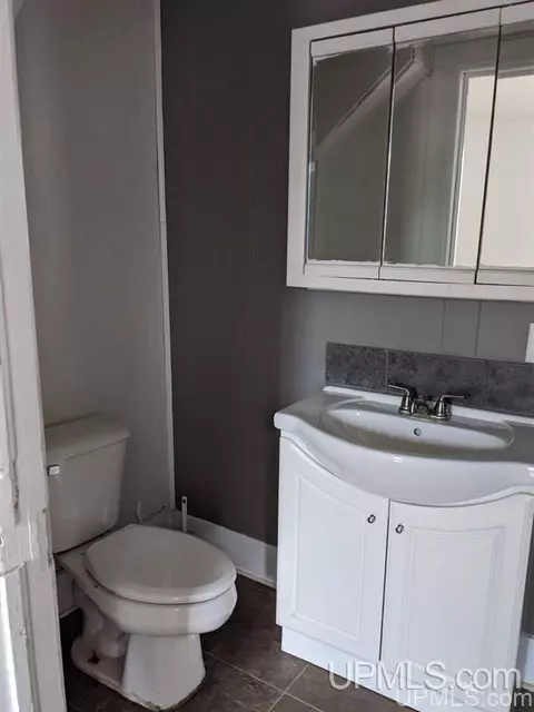 818 E North, Ishpeming, MI 49849 photo 9