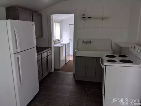 818 E North, Ishpeming, MI 49849 photo 10