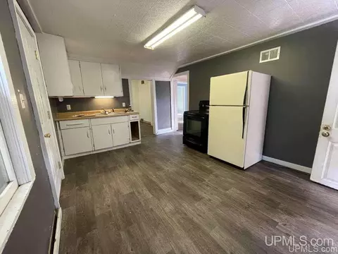 360 W Johnson, Ishpeming, MI 49849 photo 8