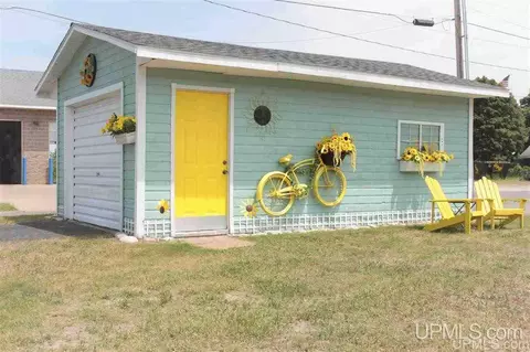 110 Birch, Munising, MI 49862 photo 3