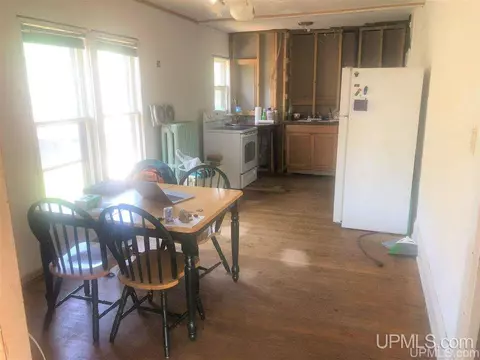213 E North, Ishpeming, MI 49849 photo 9