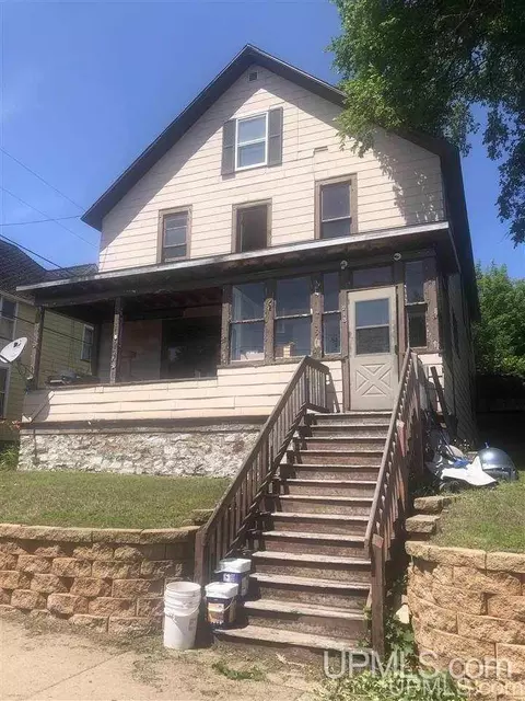 213 E North, Ishpeming, MI 49849 photo 2