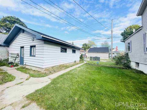 405 S 17th St, Escanaba, MI 49829 photo 4