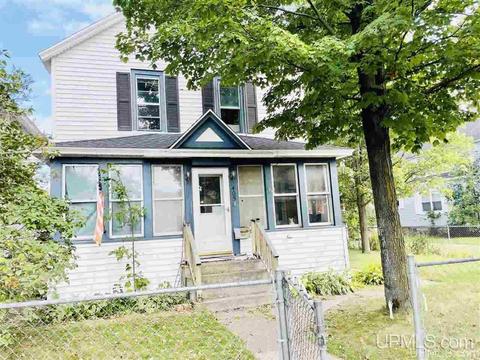 405 S 17th St, Escanaba, MI 49829 photo 3