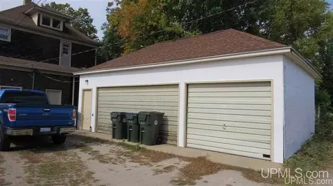 321 S 19th, Escanaba, MI 49829 photo 2