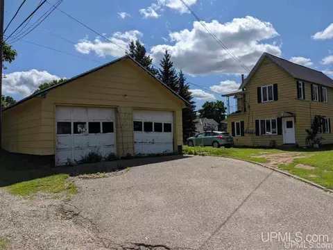 713 Empire, Ishpeming, MI 49849 photo 2