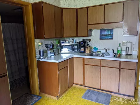 713 Empire, Ishpeming, MI 49849 photo 5