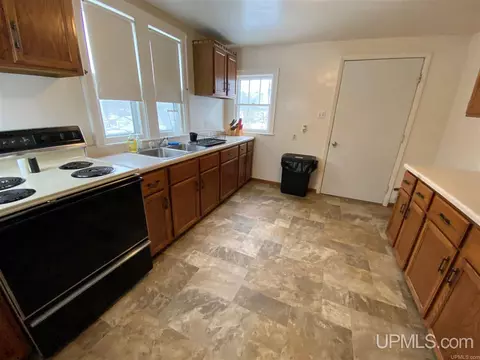 508 S 13th, Escanaba, MI 49829 photo 6