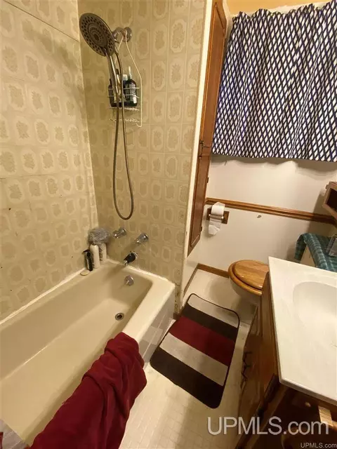 508 S 13th, Escanaba, MI 49829 photo 4