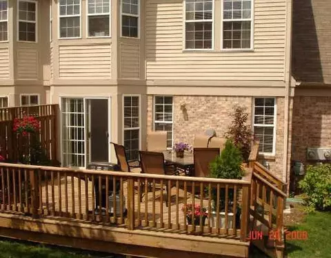 4012 E Hunters Cir, Canton, MI 48188 photo 2