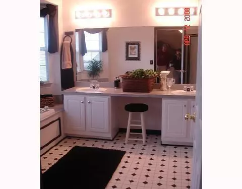 4012 E Hunters Cir, Canton, MI 48188 photo 8