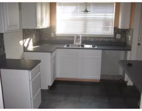 33170 Forest Park Dr, Wayne, MI 48184 photo 3
