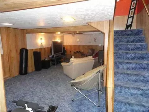 411 Falcon, Jackson, MI 49202 photo 13